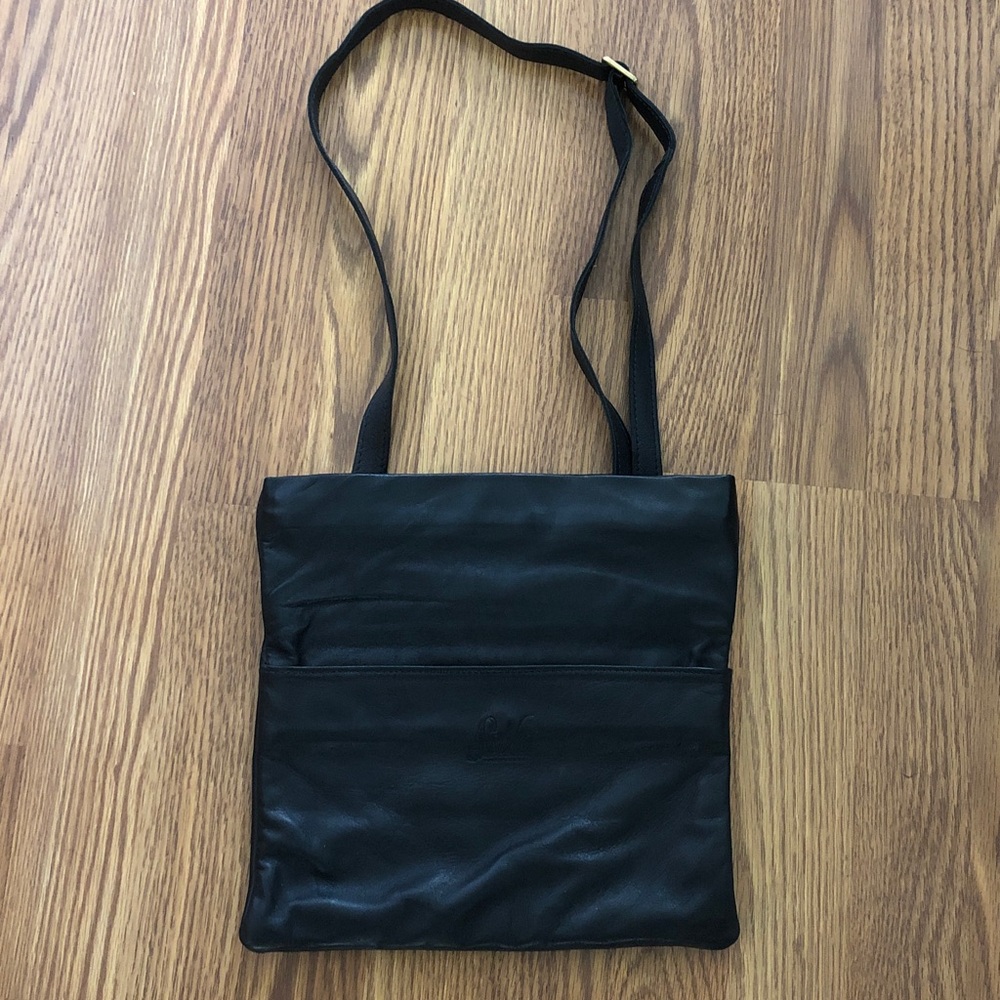 Sseko Designs Black Leather Foldover Convertible Crossbody Clutch Bag - Picture 2 of 8